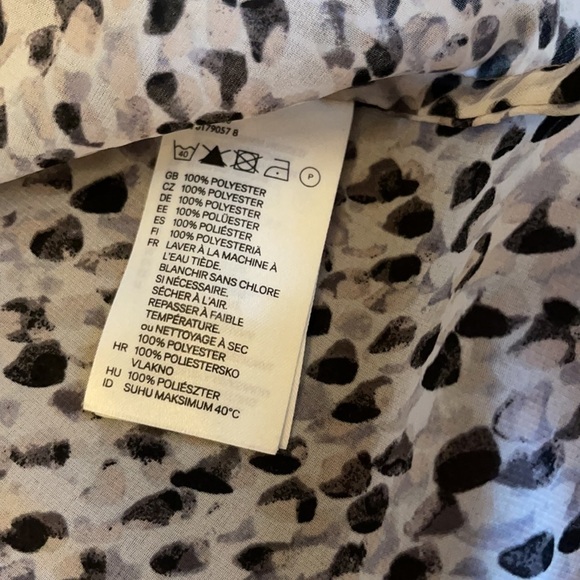 𝅺H & M Print Sleeveless Sheer Top in 8 - Picture 4 of 7